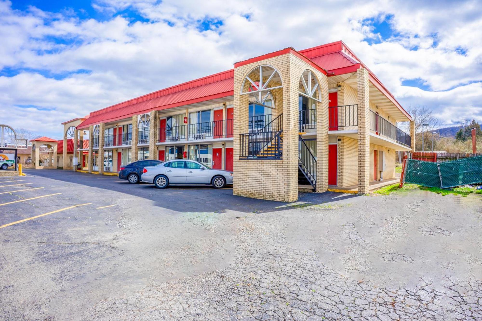 Ozark Junction Mountain View By Oyo Motel Exterior photo