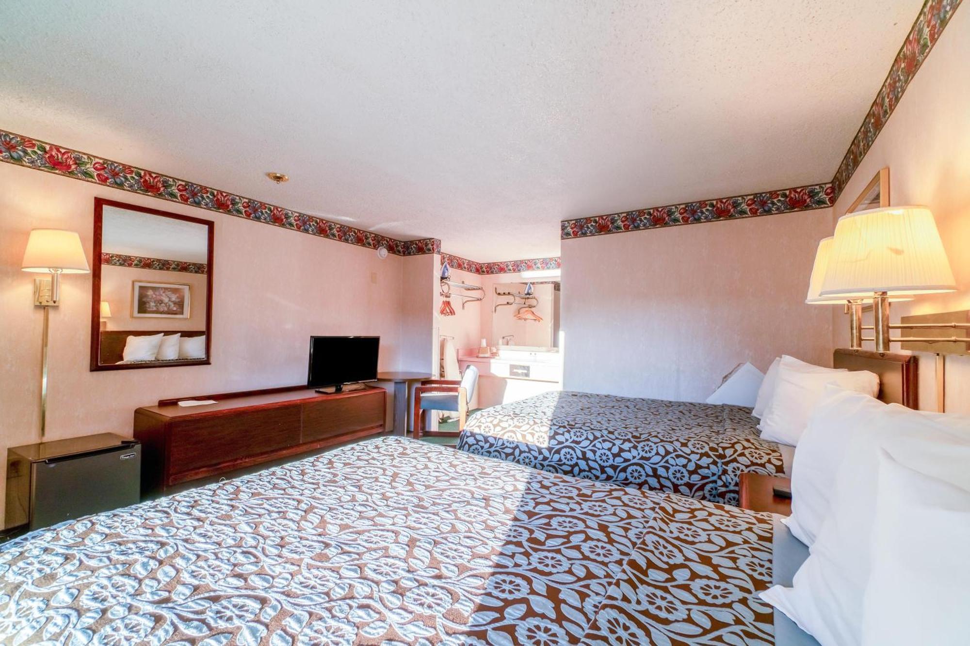 Ozark Junction Mountain View By Oyo Motel Exterior photo